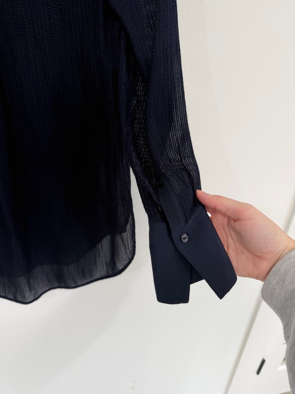 Vince Silk Blend Navy Sheer Blouse Minimalist Luxury Tunic Top Size 4 - Picture 6 of 8